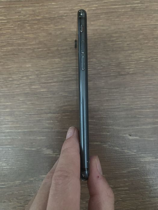 Продам Iphone айфон 7