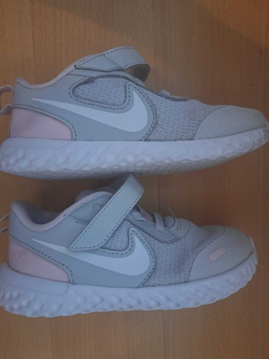 2 perechi-Adidasi Nike pentru fetite+adidasi Sporadi