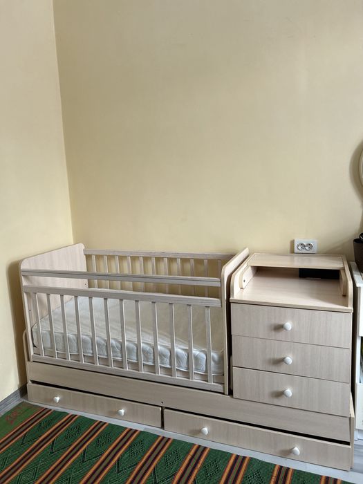 Детская кровать, с комодом