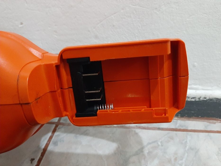 Vănd mașină de gardul viu pe acumulator