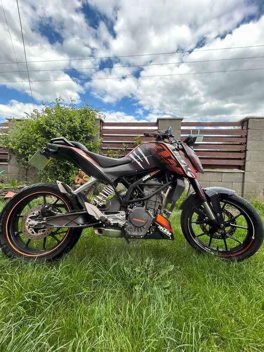 Vând KTM Duke 125