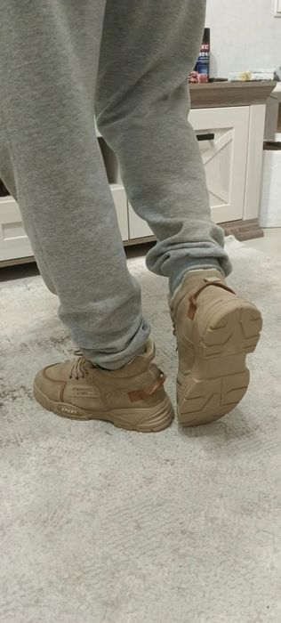 Продам зимние ботинки