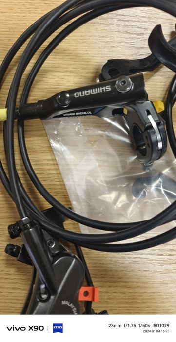 НОВA Задна Спирачкa: Shimano DEORE BL-MT501/BR-MT500