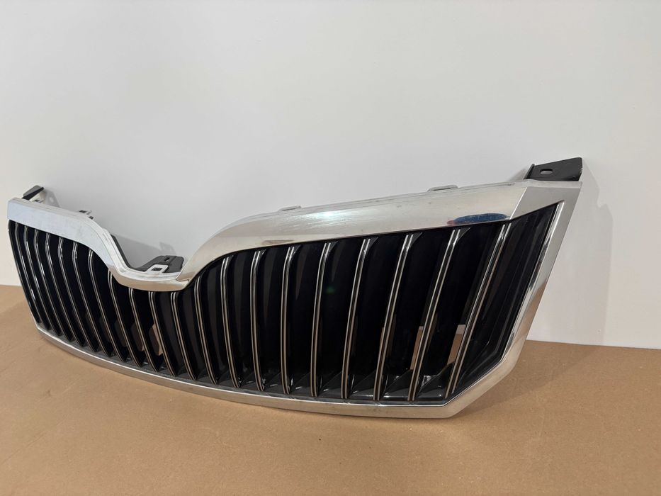 Grila radiator Skoda Superb 2 facelift dupa 2013 cod 3T0853668B