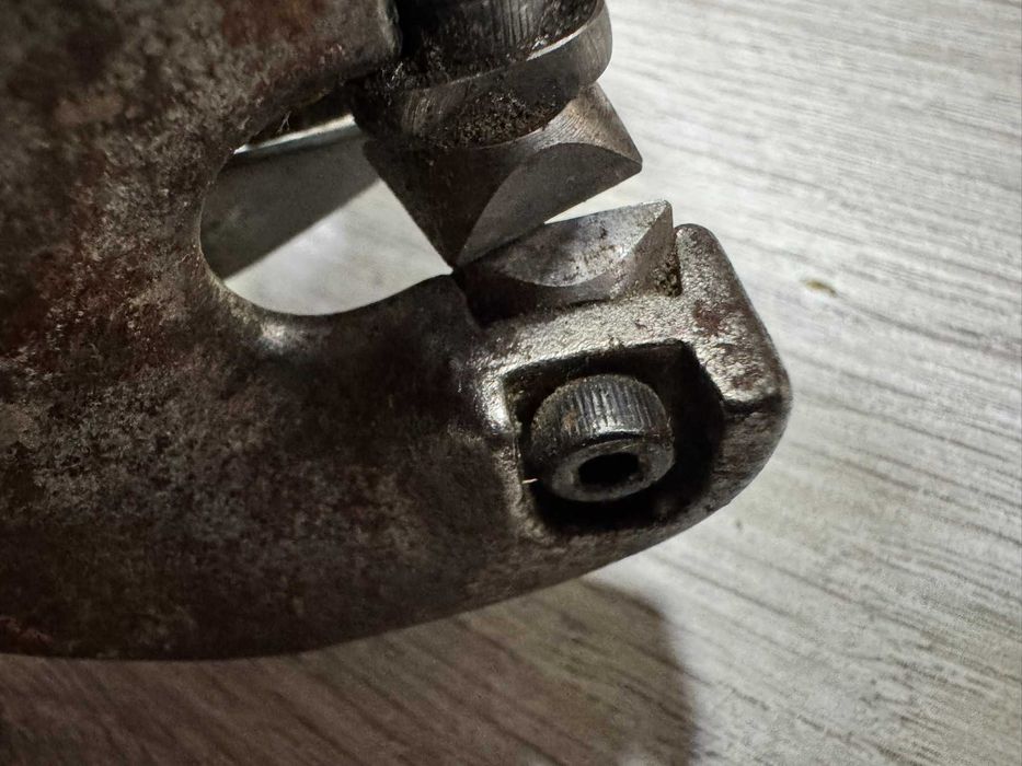 Акумулаторна ножица за ламарина BOSCH GSC 12V-13