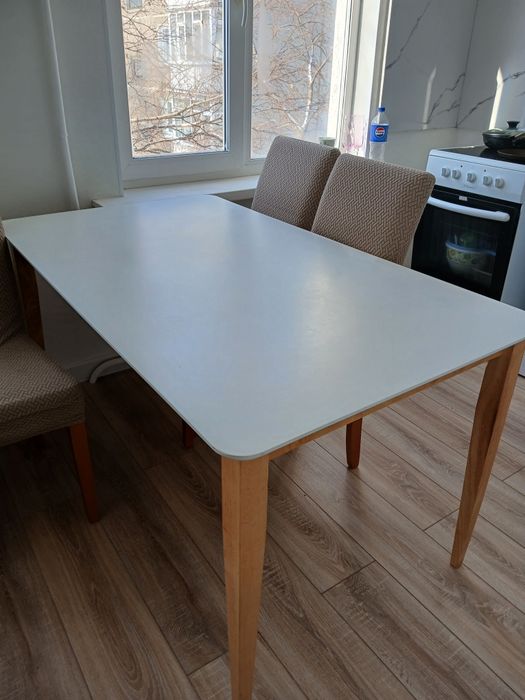 Продам обеденный стол