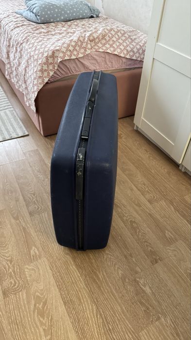 Продам два чемодана большой samsonite