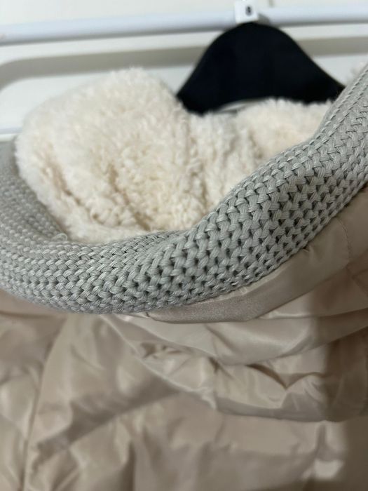 Дамско бежово зимно яке