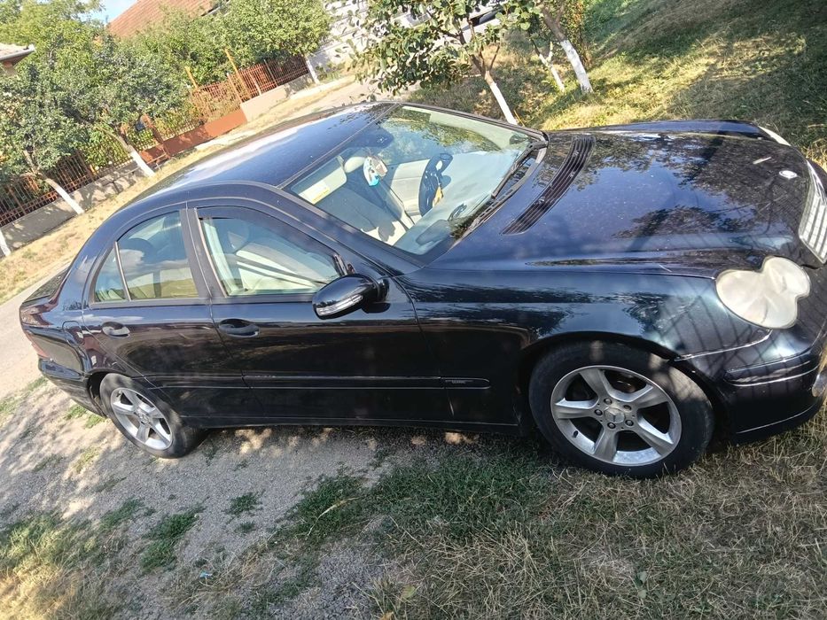 Mașină Mercedes Benz