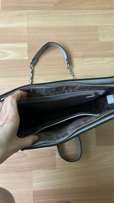 Кожаная сумка DKNY