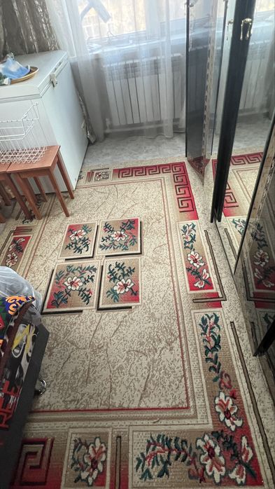 Продам ковры, кресло-кровать