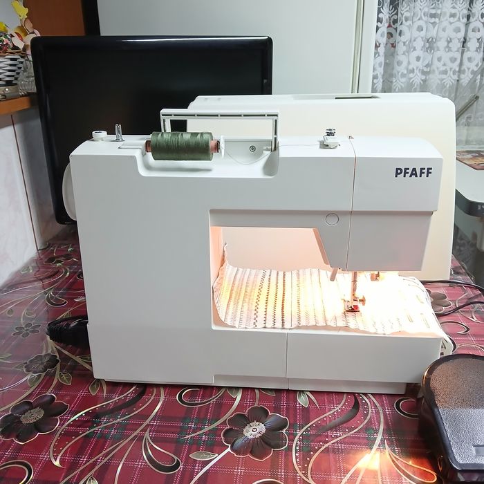 Masina de cusut PFAFF 1142 cu butoniera automata dintr-un singur pas