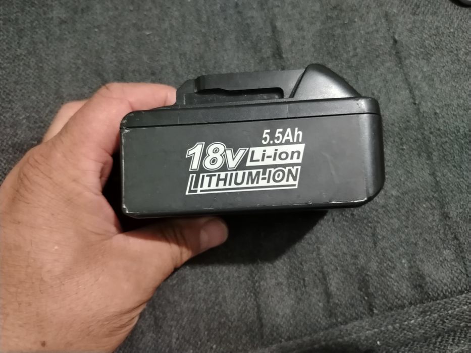 Acumulator baterie Makita 18v  5,5A în stare bună