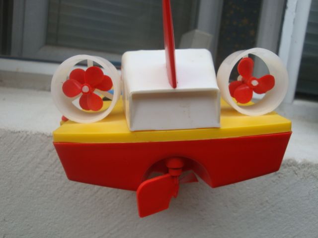 Стара руска играчка катер, скутер