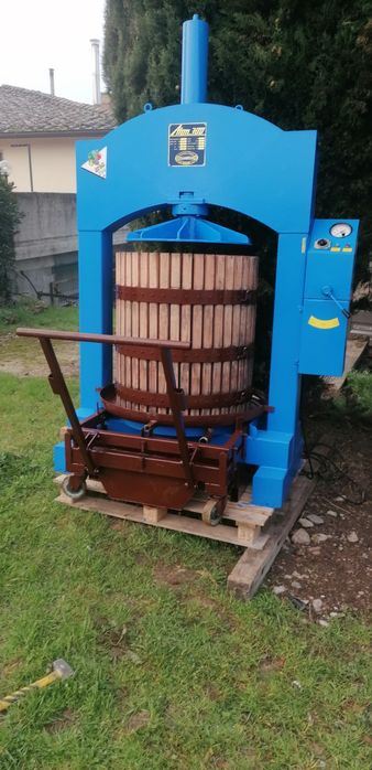 Teasc struguri hidraulic electric