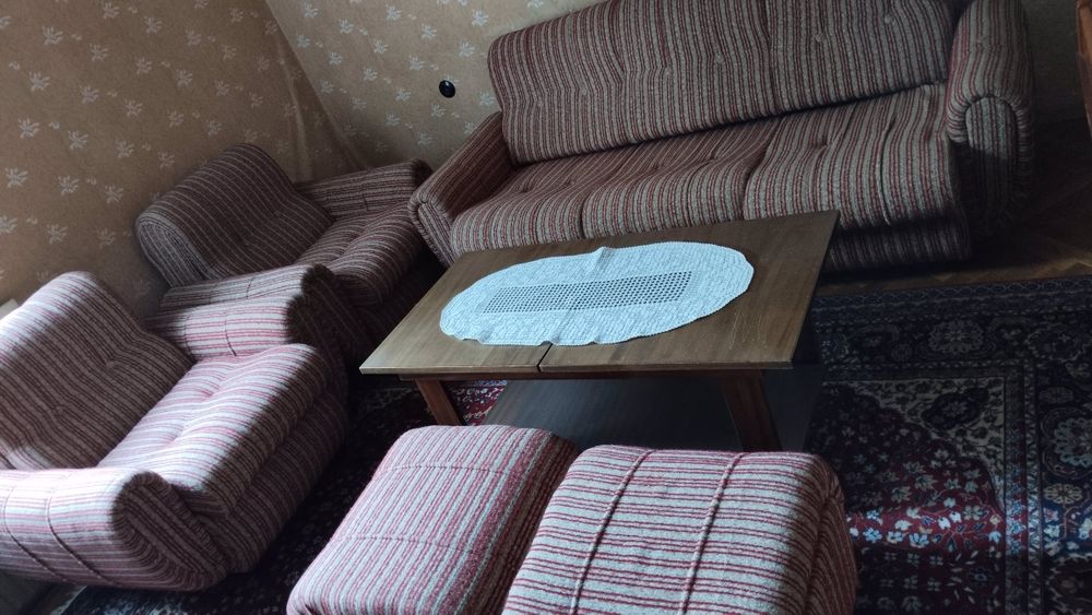 Продава се масивна двуетажна къща  с двор 310 кв.м. в гр.Казанлък, кв.Христо Ботев.