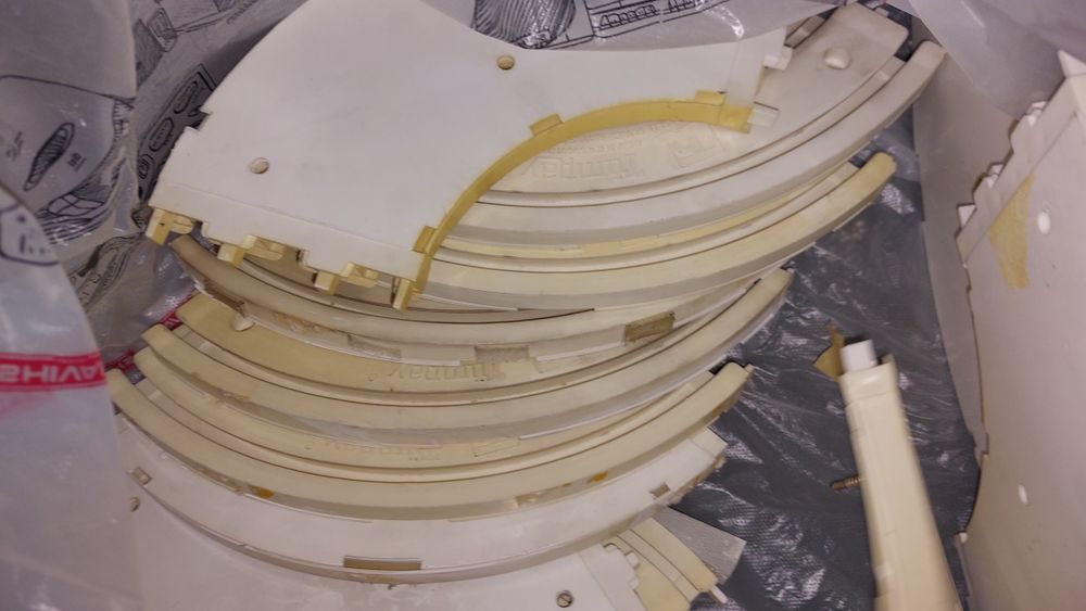 Карнизы б у, белые