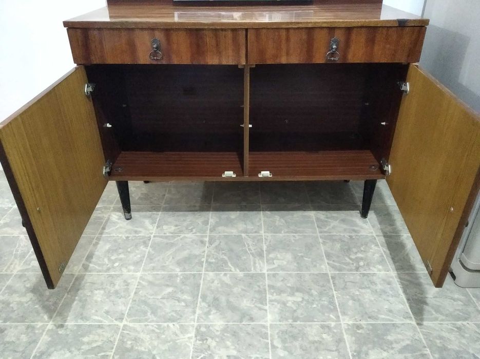 Трюмо с зеркалом. Тумба.