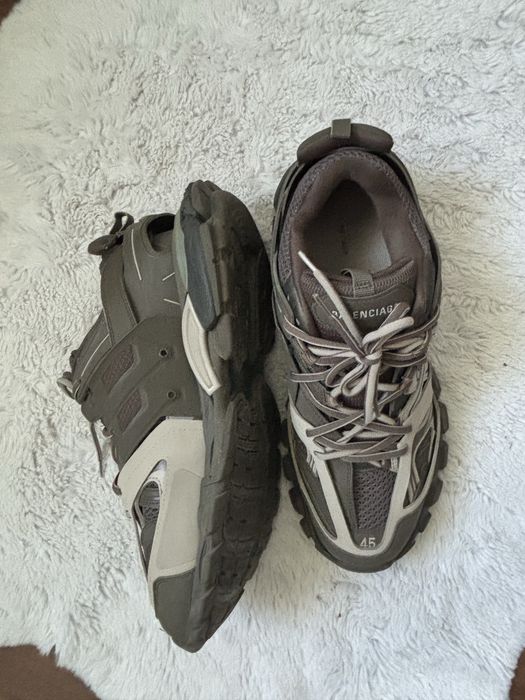 Balenciaga track 45
