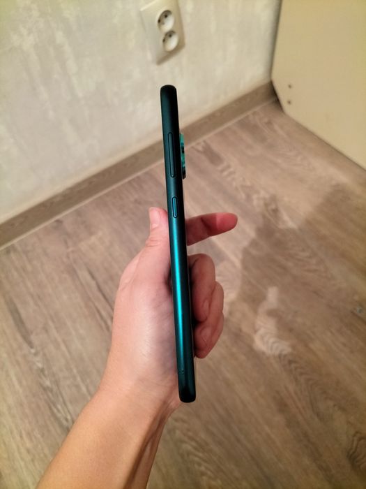 Продам телефон срочно