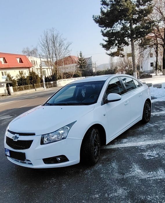Chevrolet Cruze  1.6 benzina cu sistem multimedia