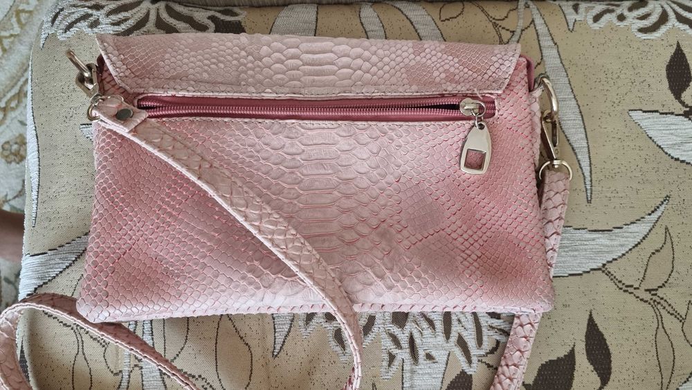 Сумка под кожу питона. Цвет персиковый