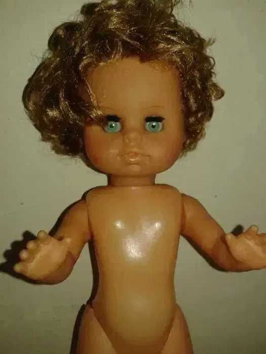 Papusa cu numar de serie- inseriata pentru colectionari