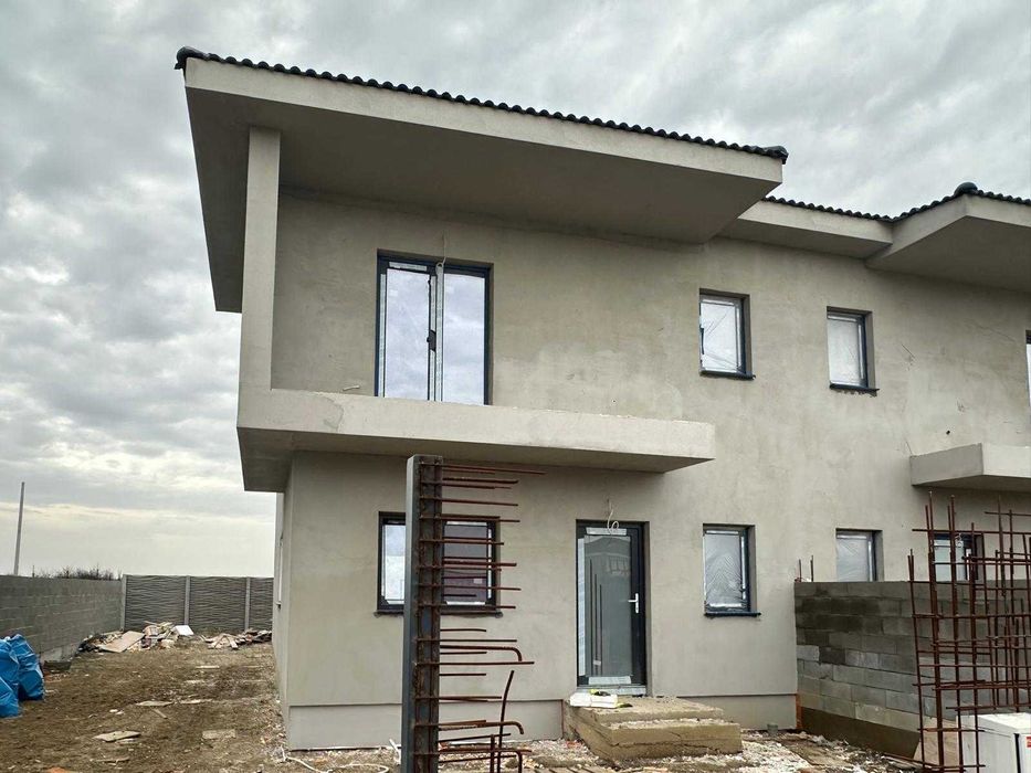 Duplex Mosnita Noua ,despartit prin zid dublu