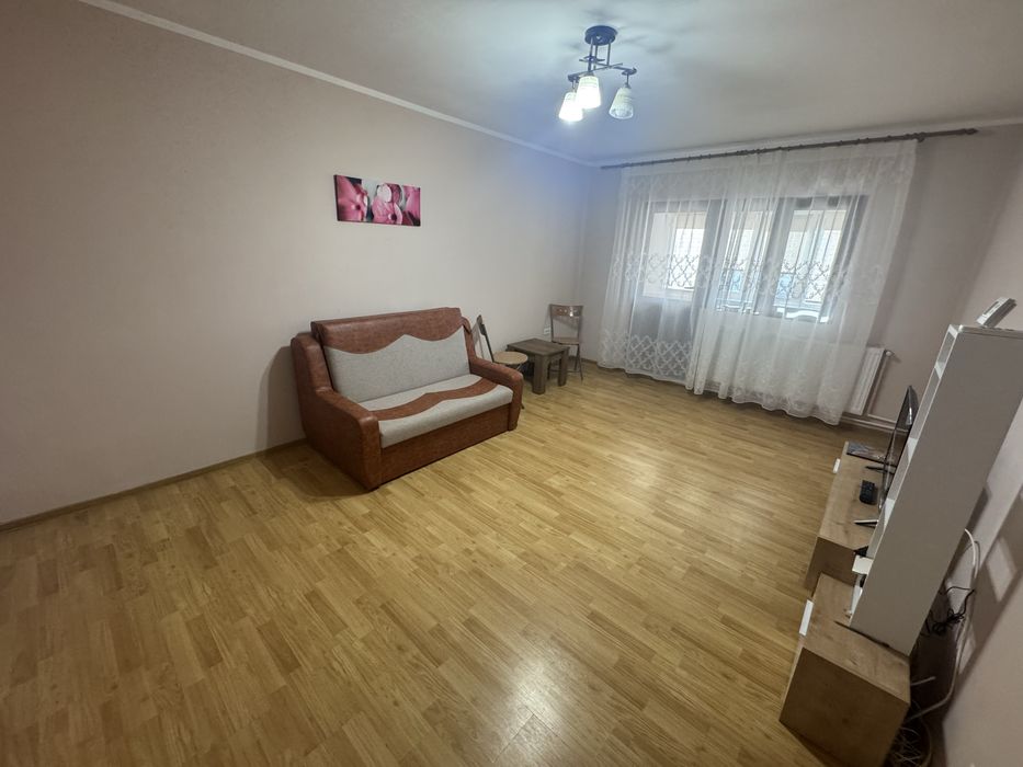 Inchiriez Apartament 2 camere decomandat – Aproape 58 mp – Bulevardul Independentei, Focsani