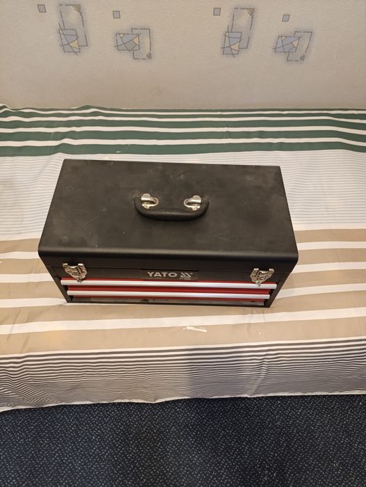 Продается ящик металлический с инструментами