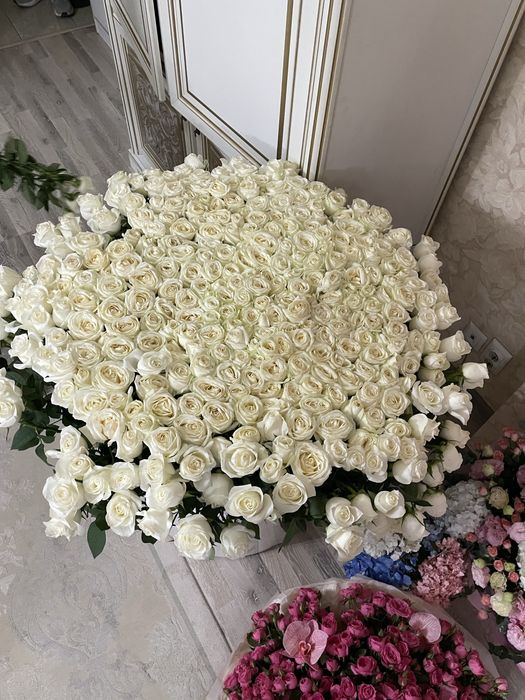 Продам 2 букета , подарили вчера