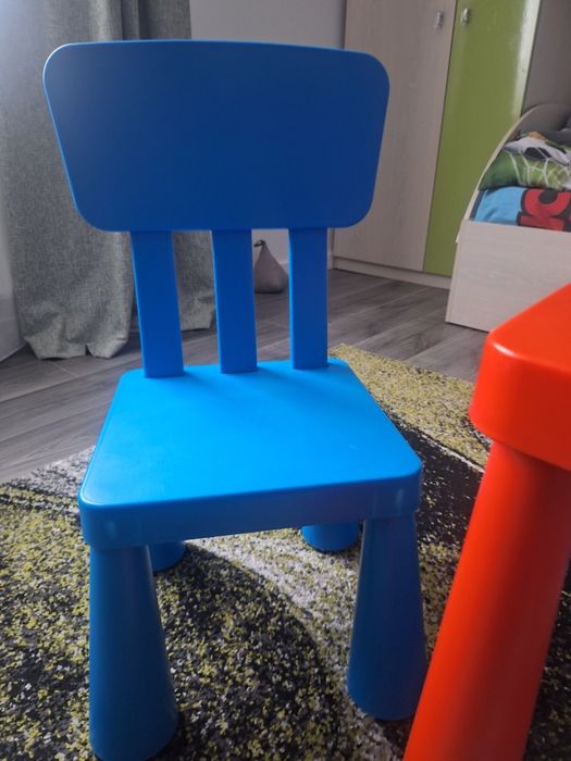 Masa + 2 scaune Ikea.