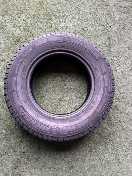 Anvelope vară 215/70/15C Michelin