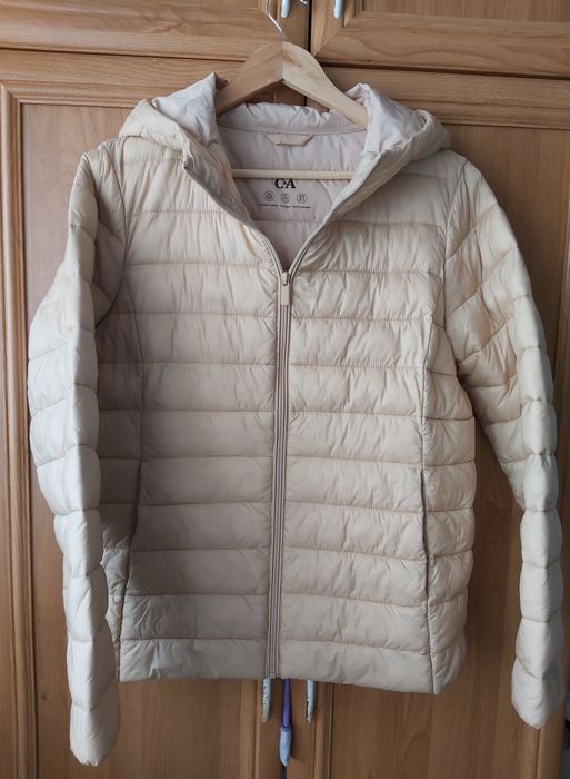 Geacă damă elegantă culoare bej.