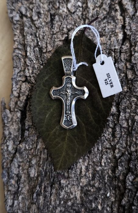 Сребърни кръстове и  медальони