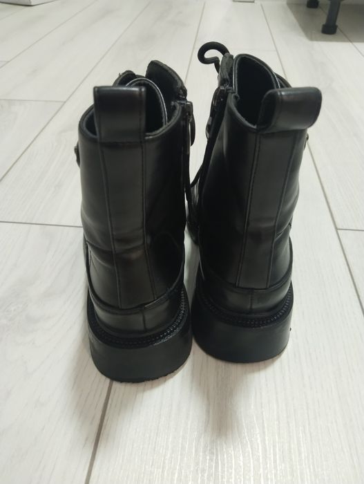 Продам сапоги для девочки