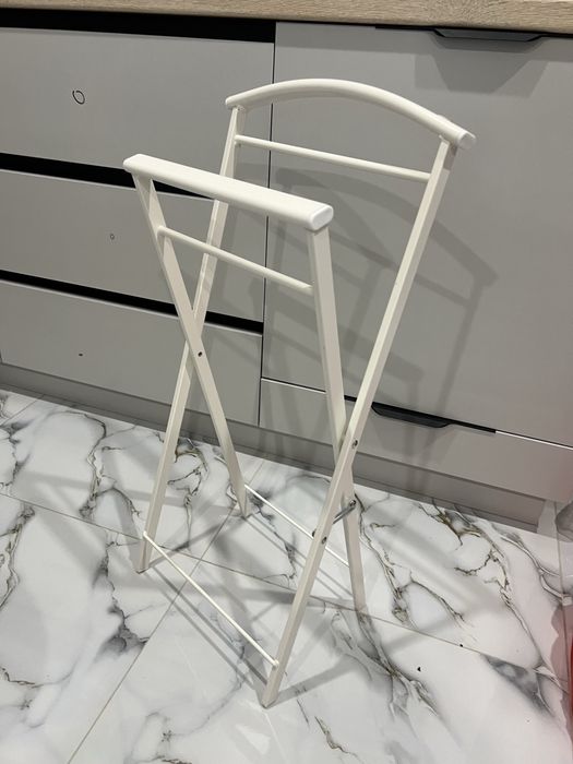 Продам вешалку напольную. Новую.