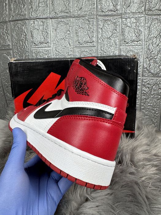 Nike Air Jordan 1 High Chicago