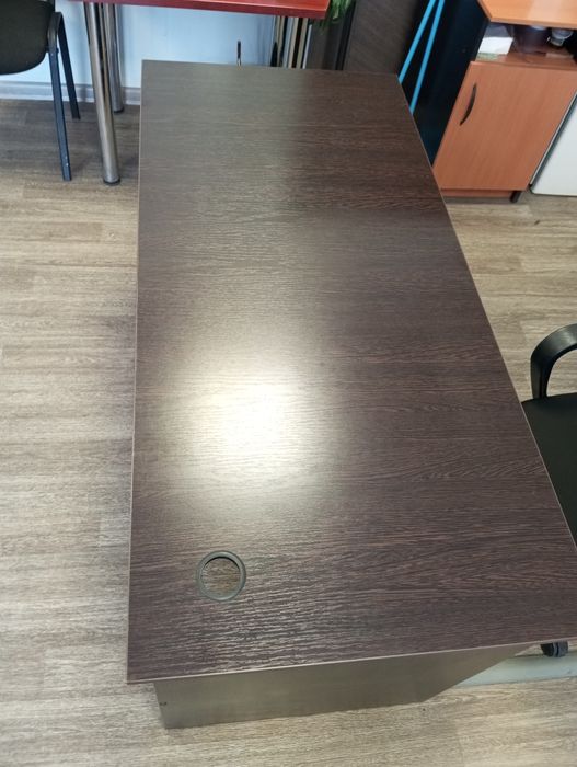 Продам офисные столы б/у, срочно!