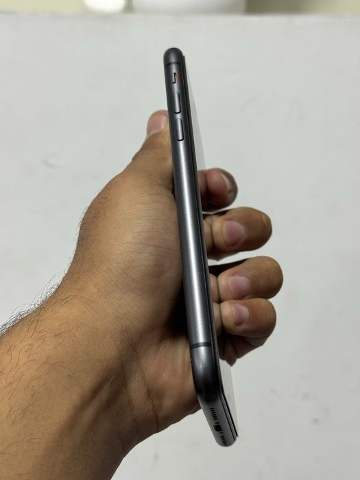 Iphone 11 black.