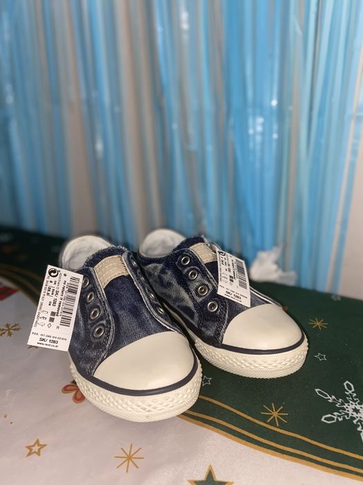 Продам детские кеды