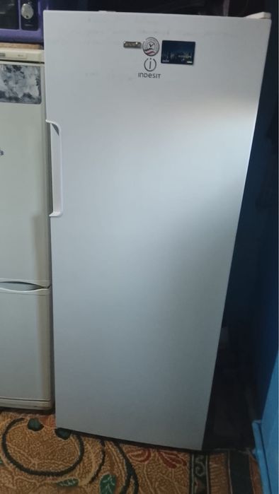Вертикалиный морозильник indesit DZS 4150