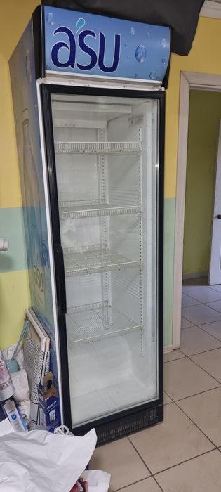 Холодильник для магазина и кафе