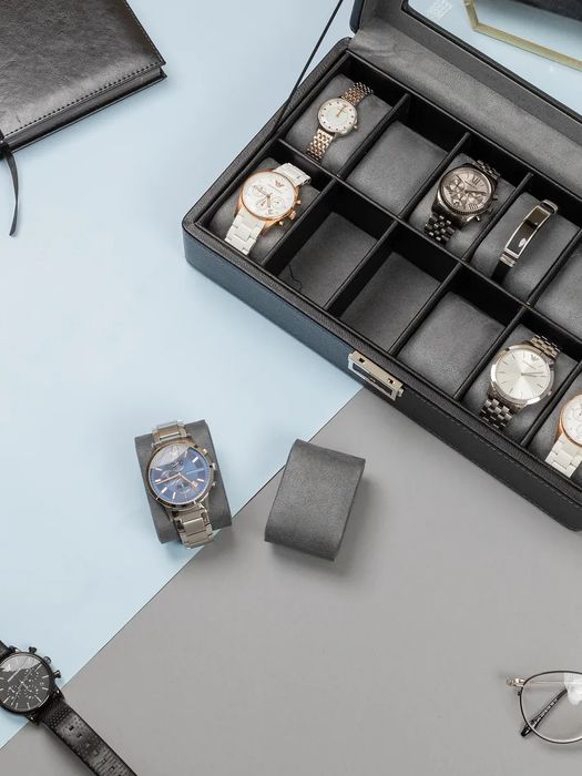 Шкатулка для часов и украшение