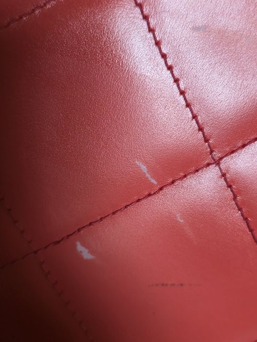 Escada оригинална дамска чанта от естествена кожа