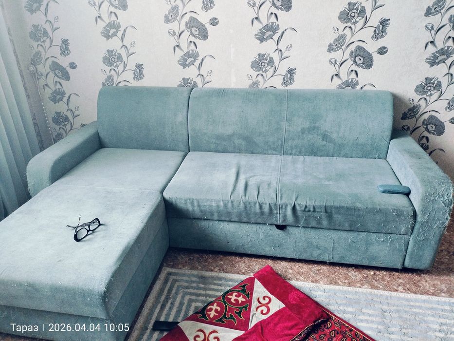 диван бу.- мысык тырнап тастаган