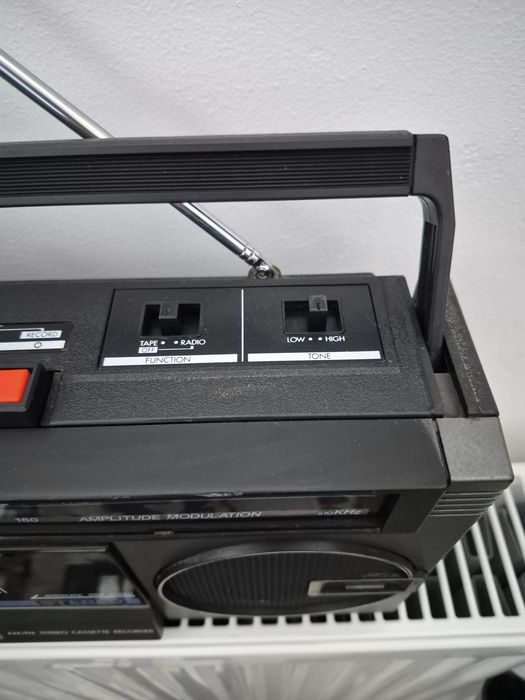 Vând Radio Venturer