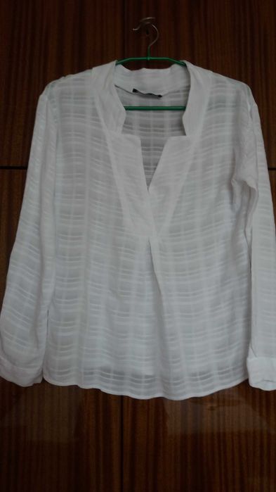 Бяла блуза с дълъг ръкав