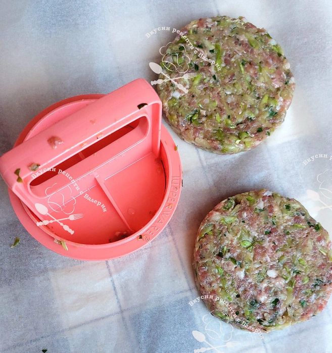 Комплект преса за бургери с 4 кутийки за фризер TUPPERWARE