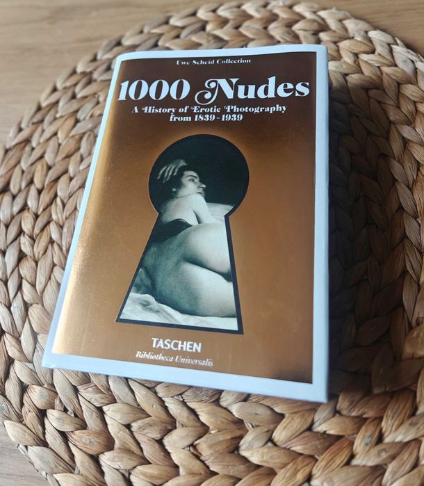 Книга 1000 Nudes. A history of erotic photography